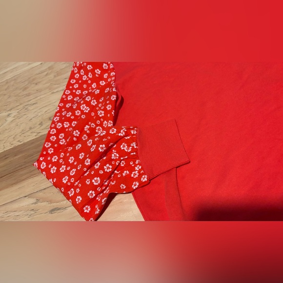 Women’s Riley and Rae red sweater - Picture 3 of 4